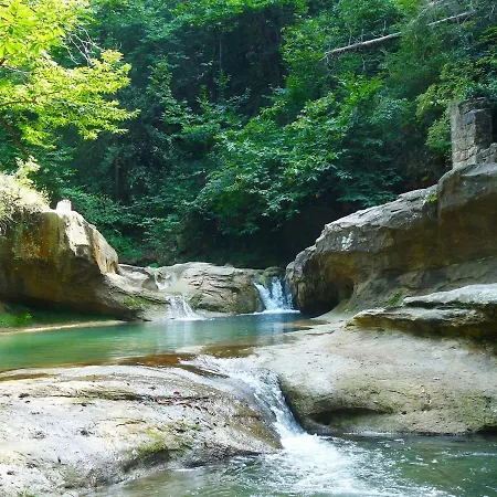 Charming In The Heart Of The Hills بيت للعطل *
