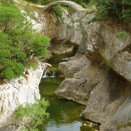 Charming In The Heart Of The Hills *